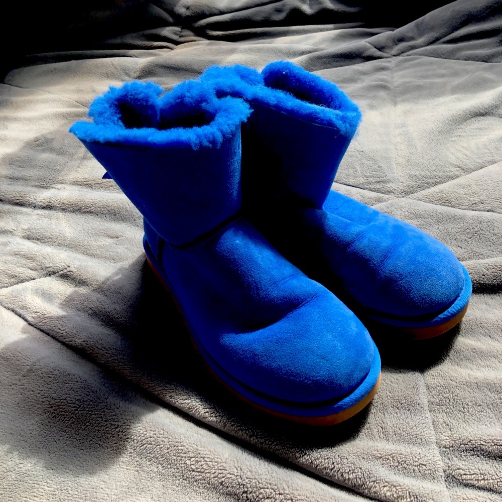 Blue bow uggs